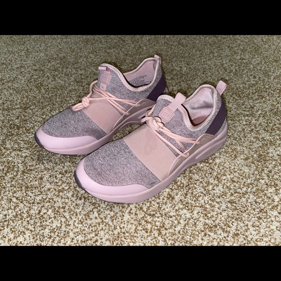 Fabletics runners new size 7.5 woman’s - Picture 1 of 2